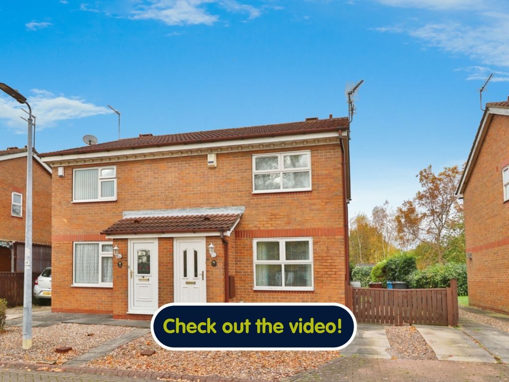 3 bed semidetached house for sale in Oakfield Court, Hull HU6, £