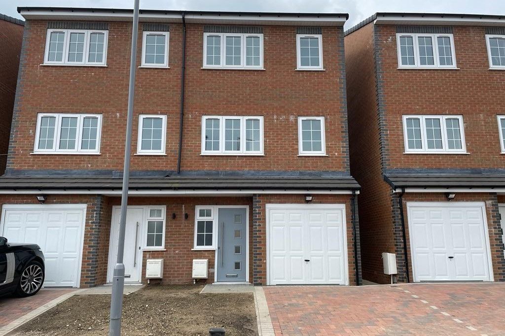 3 bed semidetached house for sale in Wingate Road, Luton LU4 Zoopla