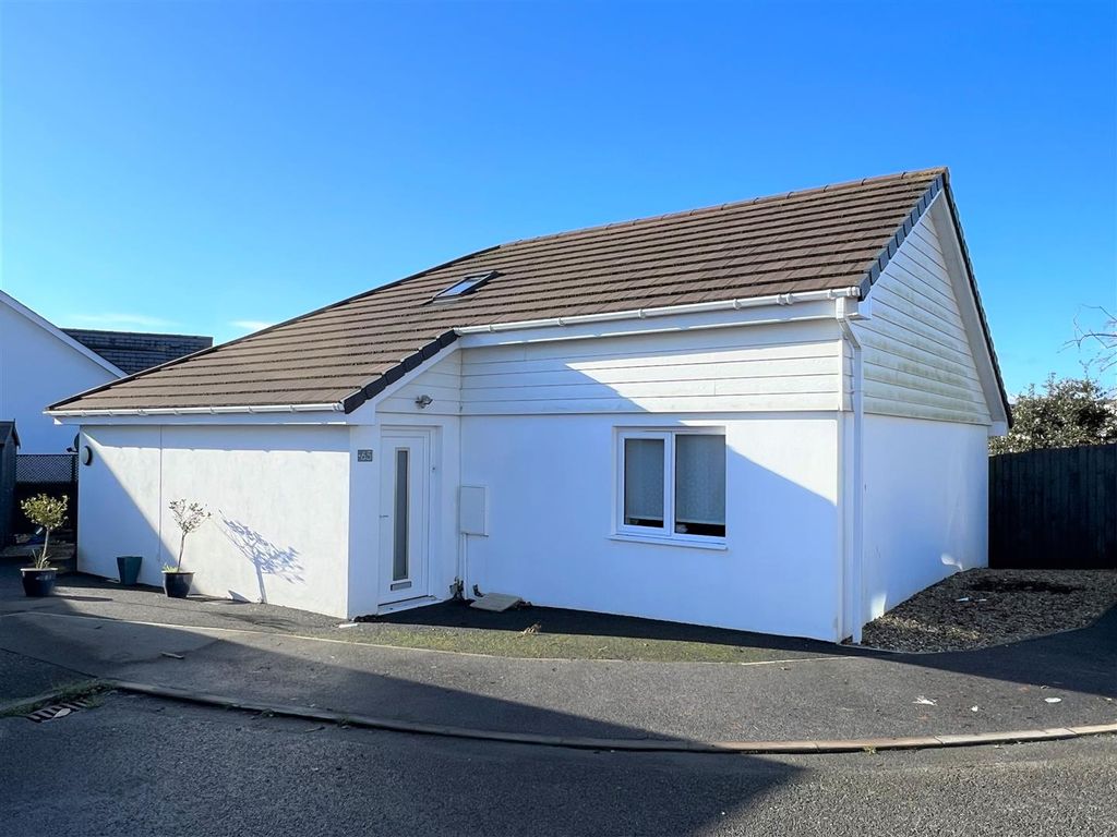 3 bed detached bungalow for sale in Hallane Road, St Austell, St