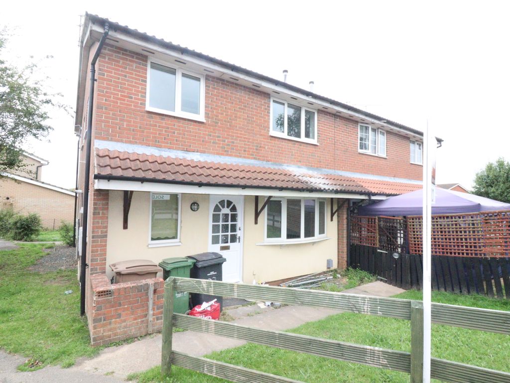 2 bed to rent in Rochford Drive, Luton LU2, £1,200 pcm Zoopla