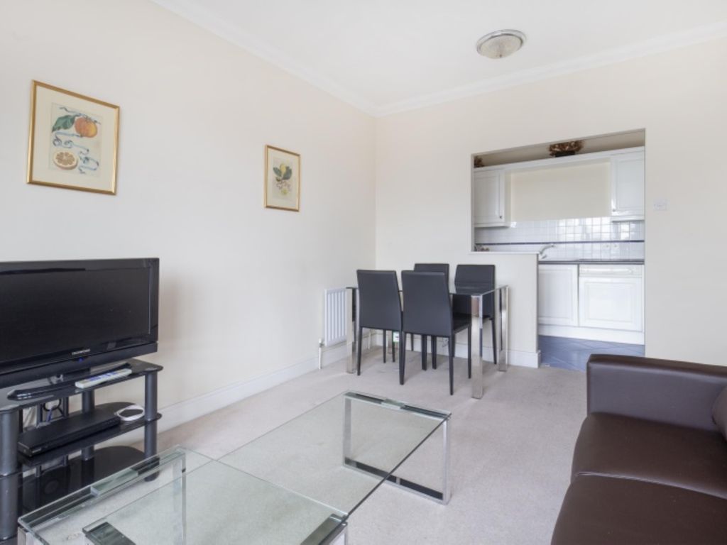 2 bed flat to rent in Ormond House, Medway Street, London SW1P, £2,750