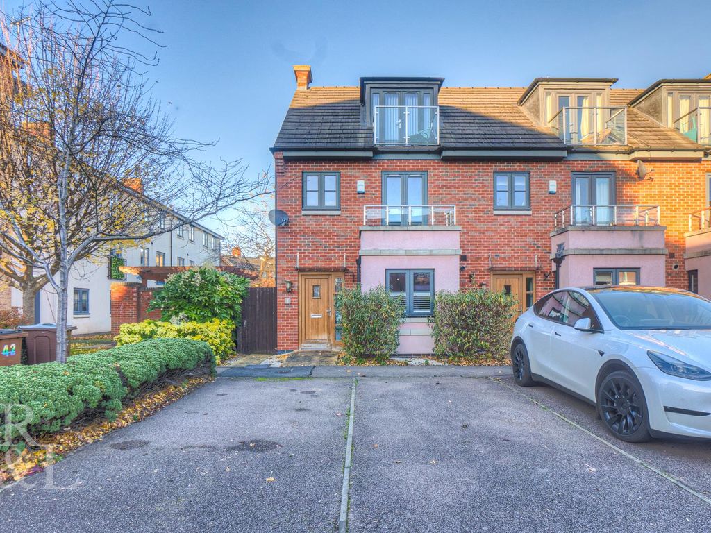 3 bed town house for sale in Ferryman Road, Wilford, Nottingham NG11, £