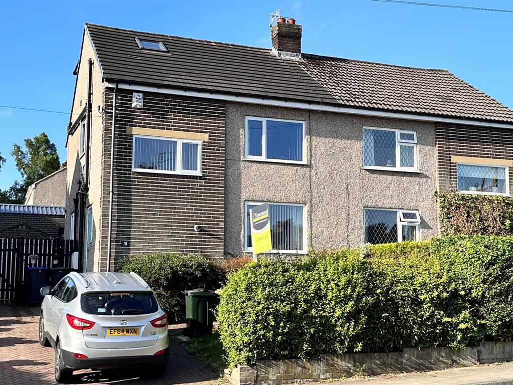 4 bed semidetached house for sale in Apperley Road, Apperley Bridge