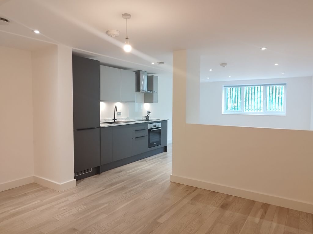 Studio to rent in Windmill Lane, Hanwell UB2, £1,400 pcm Zoopla