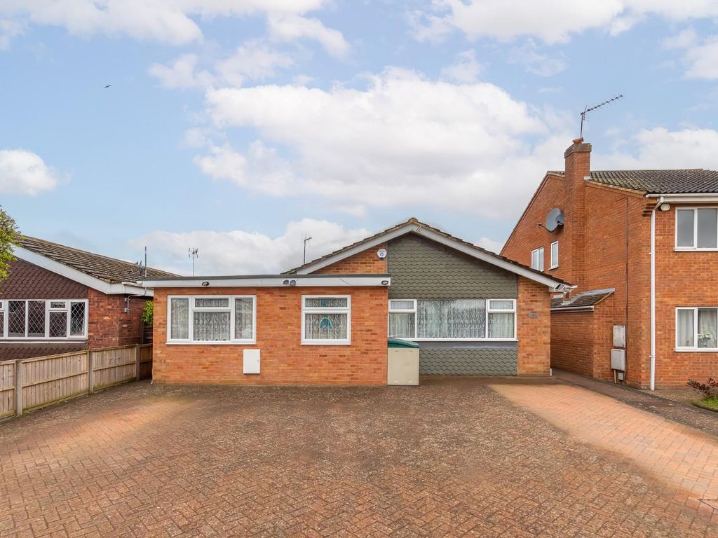 4 bed detached bungalow for sale in Garden Leys, Leighton Buzzard LU7 Zoopla