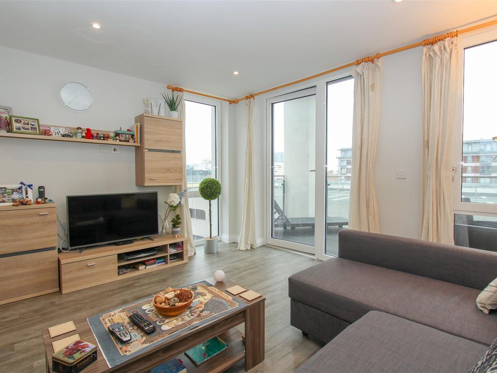 Studio to rent in Panorama Apartments, Harefield Road, Uxbridge UB8, £