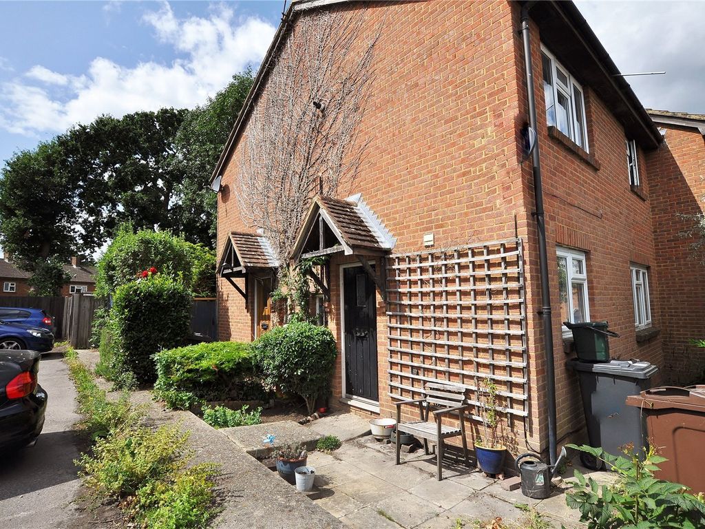 1 bed end terrace house for sale in Ashbury Crescent, Guildford, Surrey