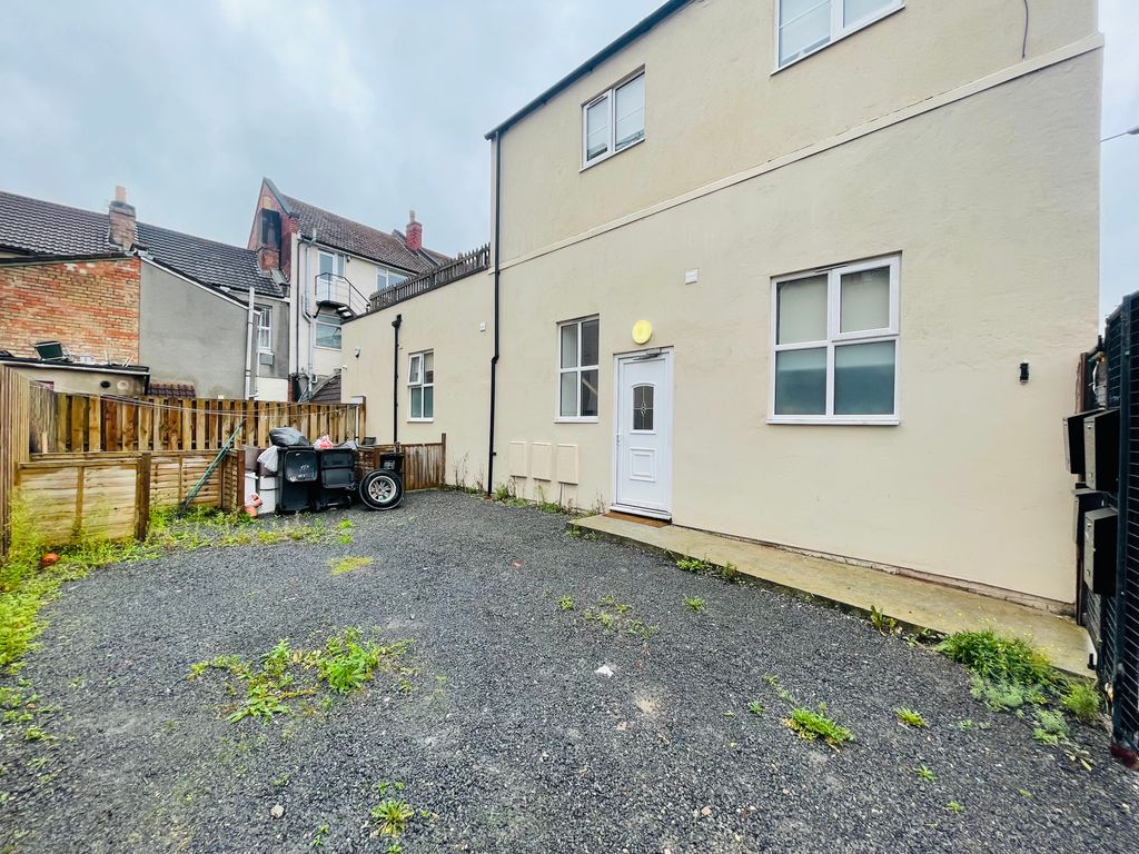 2 bed to rent in Dean Street, Southville, Bristol BS3, £