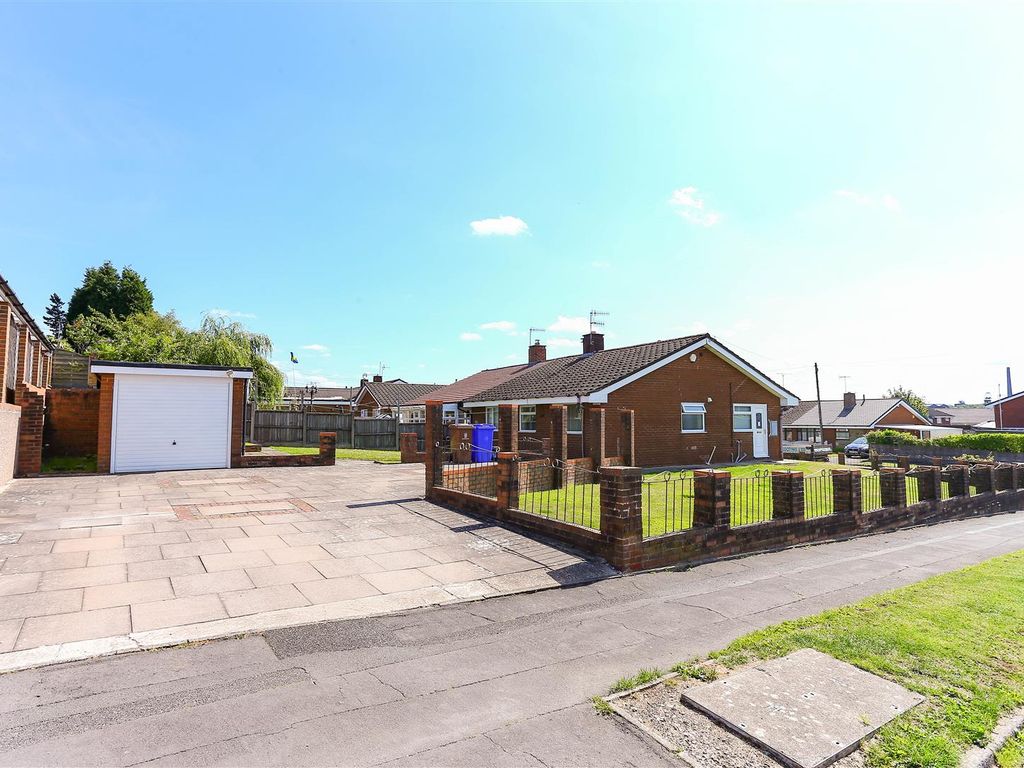 3 bed semidetached bungalow for sale in Kemnay Avenue, StokeOnTrent ST6, £190,000 Zoopla