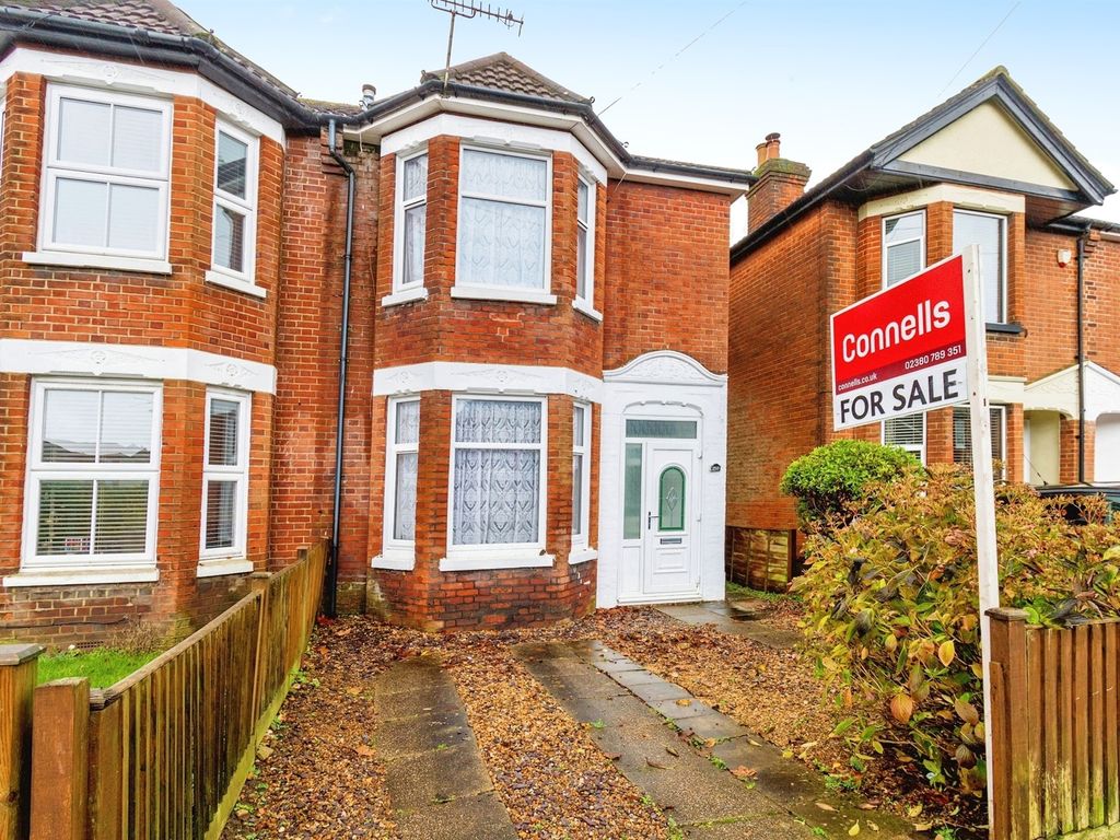 3 bed semidetached house for sale in Foundry Lane, Southampton SO15, £