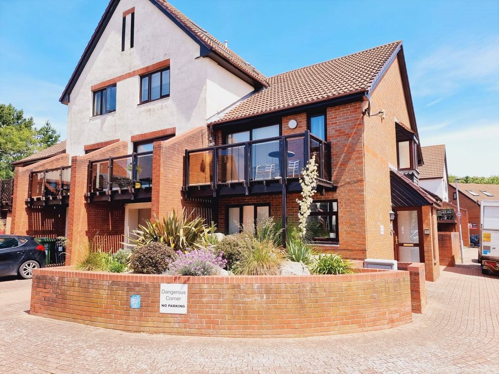 3 bed end terrace house to rent in Newlyn Way, Port Solent, Portsmouth