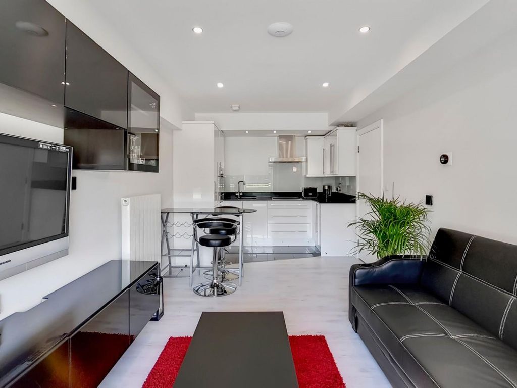 2 bed flat to rent in Building 22, Cadogan Road, Royal Arsenal