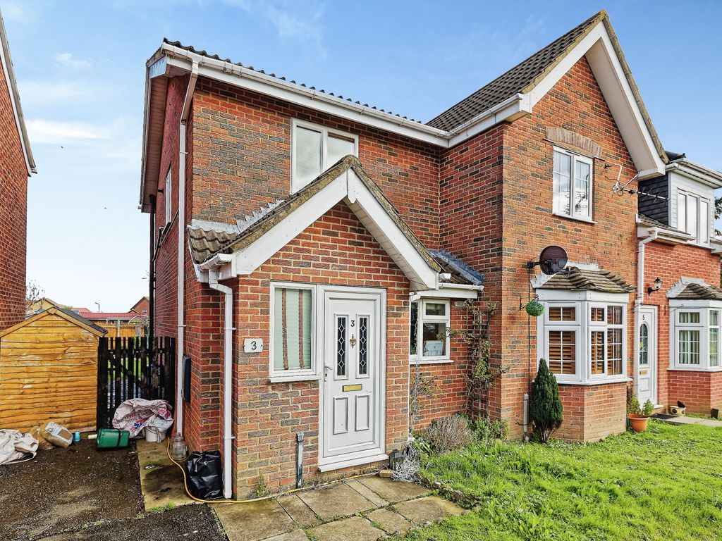 2 bed semidetached house for sale in Wordsworth Gardens, Aylesham