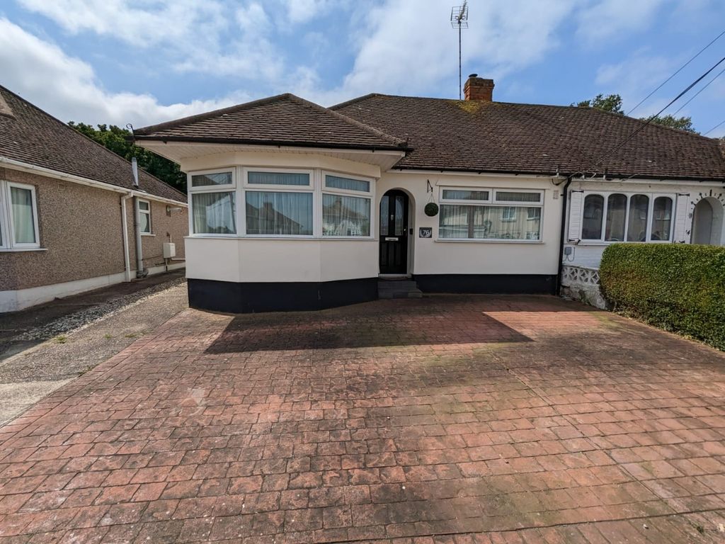 2 bed semidetached bungalow for sale in Broad Walk, Hockley SS5 Zoopla