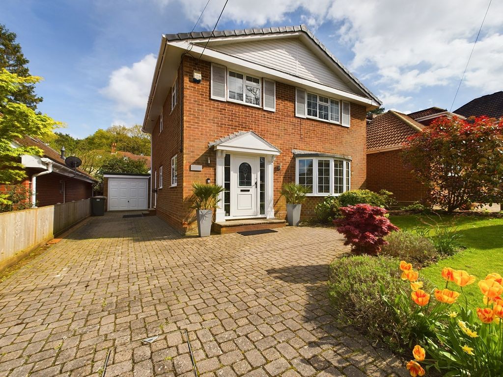 4 bed detached house for sale in Southern Road, West End, Southampton