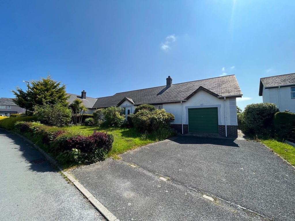 3 bed detached bungalow for sale in 8 Parc Ffos, Ffosyffin, Aberaeron