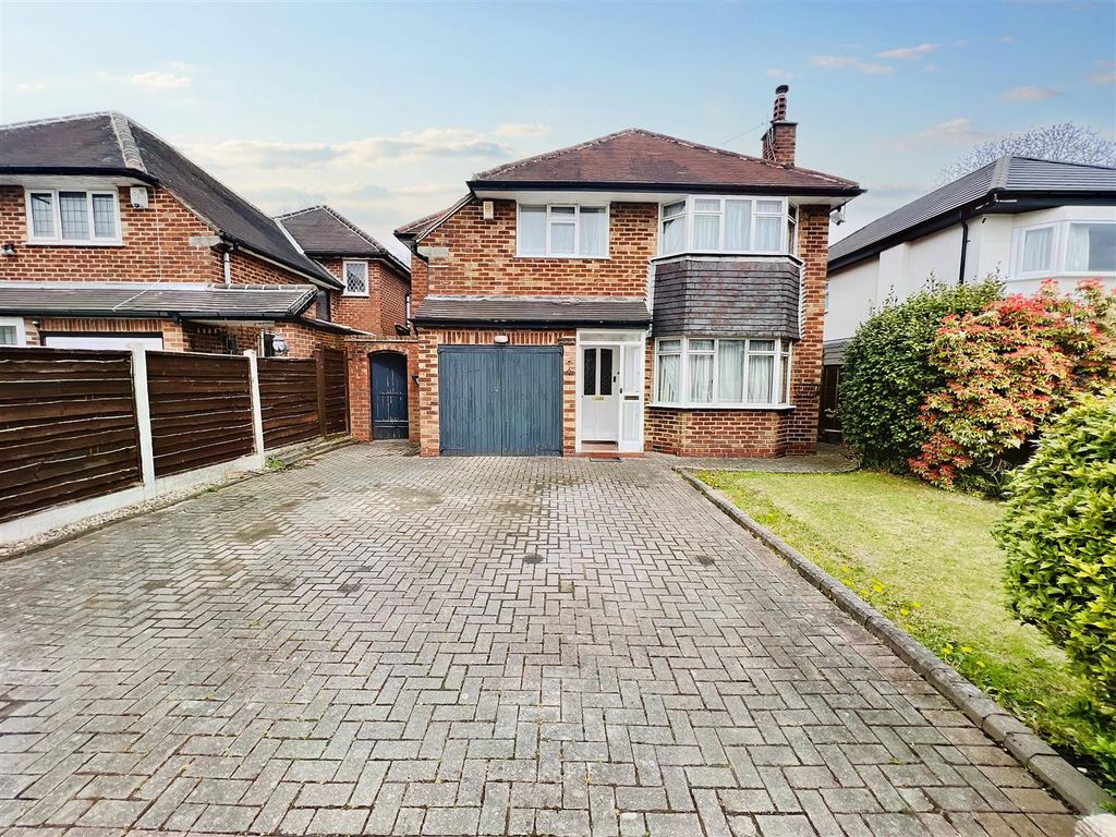 4 bed detached house for sale in Warburton Close, Hale Barns