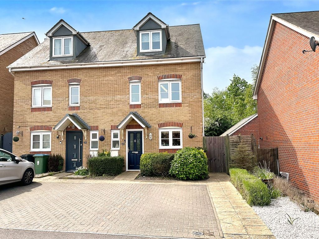 4 bed semidetached house for sale in Holmes Way, Littlehampton, West