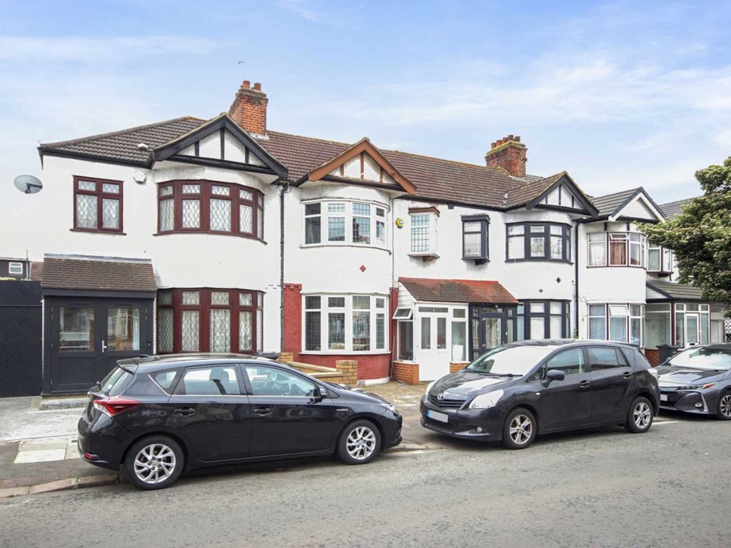 3 bed terraced house for sale in Southbourne Gardens, Ilford IG1 Zoopla