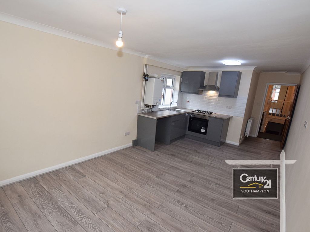 2 bed flat to rent in Ref R203546, Oxford Avenue, Southampton SO14