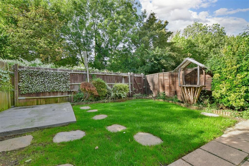 3 bed semidetached house for sale in Gassons Road, Snodland, Kent ME6