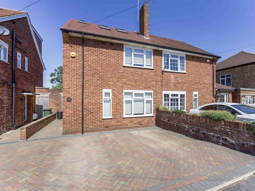 3 bed semidetached house for sale in Sutton Court Road, Hillingdon