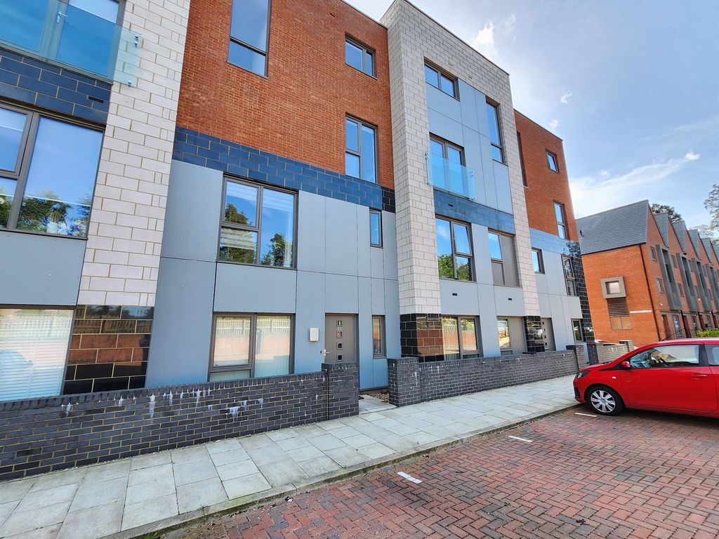 2 bed flat for sale in Tranchet Lane, Upton, Northampton NN5, £220,000