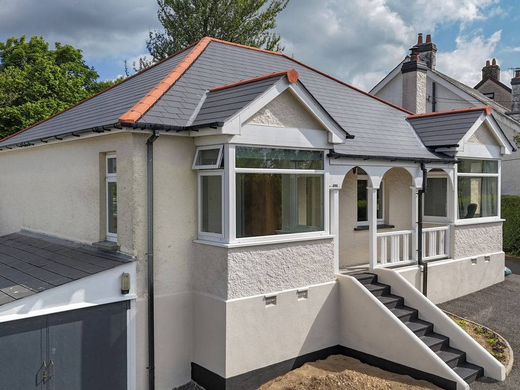3 bed bungalow for sale in Launceston Road, Bodmin, Cornwall PL31, £