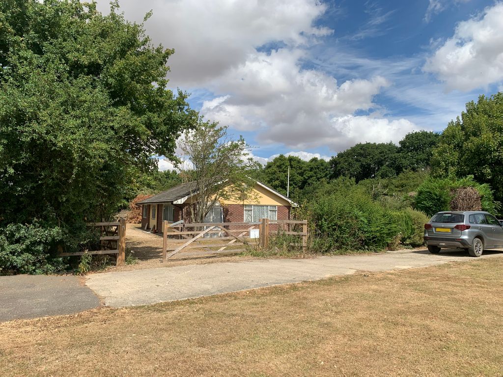 4 bed detached bungalow for sale in Essex, Great Leighs CM3 Zoopla