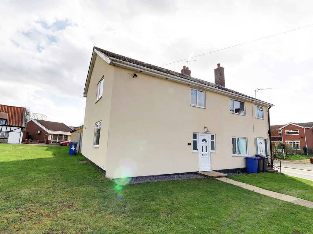 3 bed semidetached house for sale in The Green, Scotter, Scunthorpe