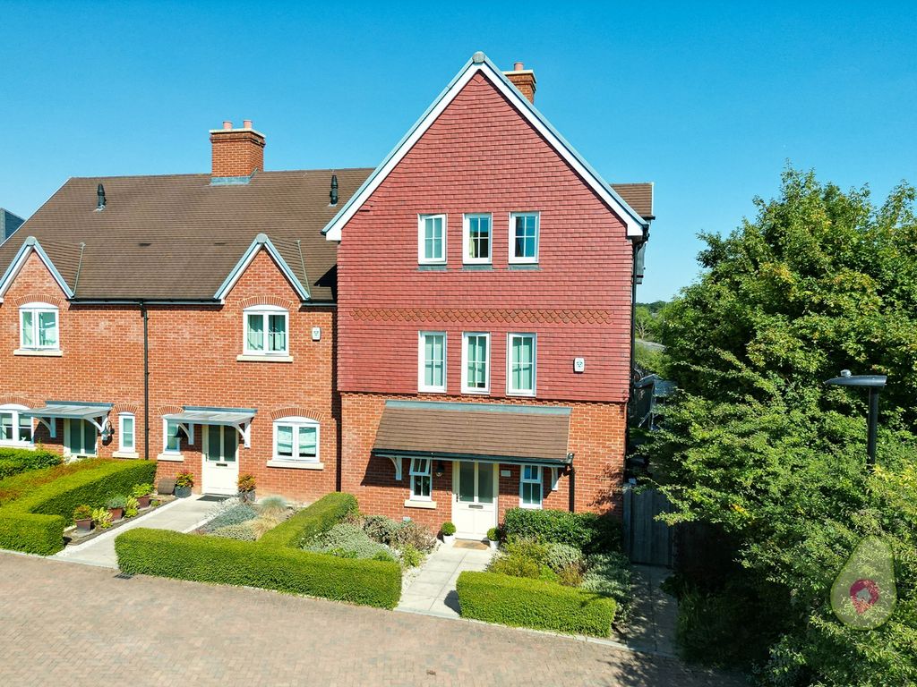 4 bed semidetached house for sale in Sorrel Drive, Warfield, Berkshire