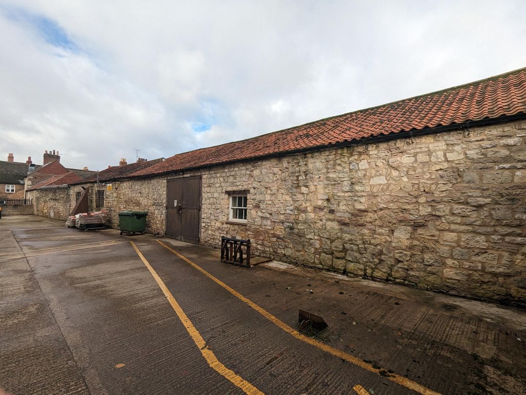 Industrial to let in Bricklayers Yard Old Brewery, High