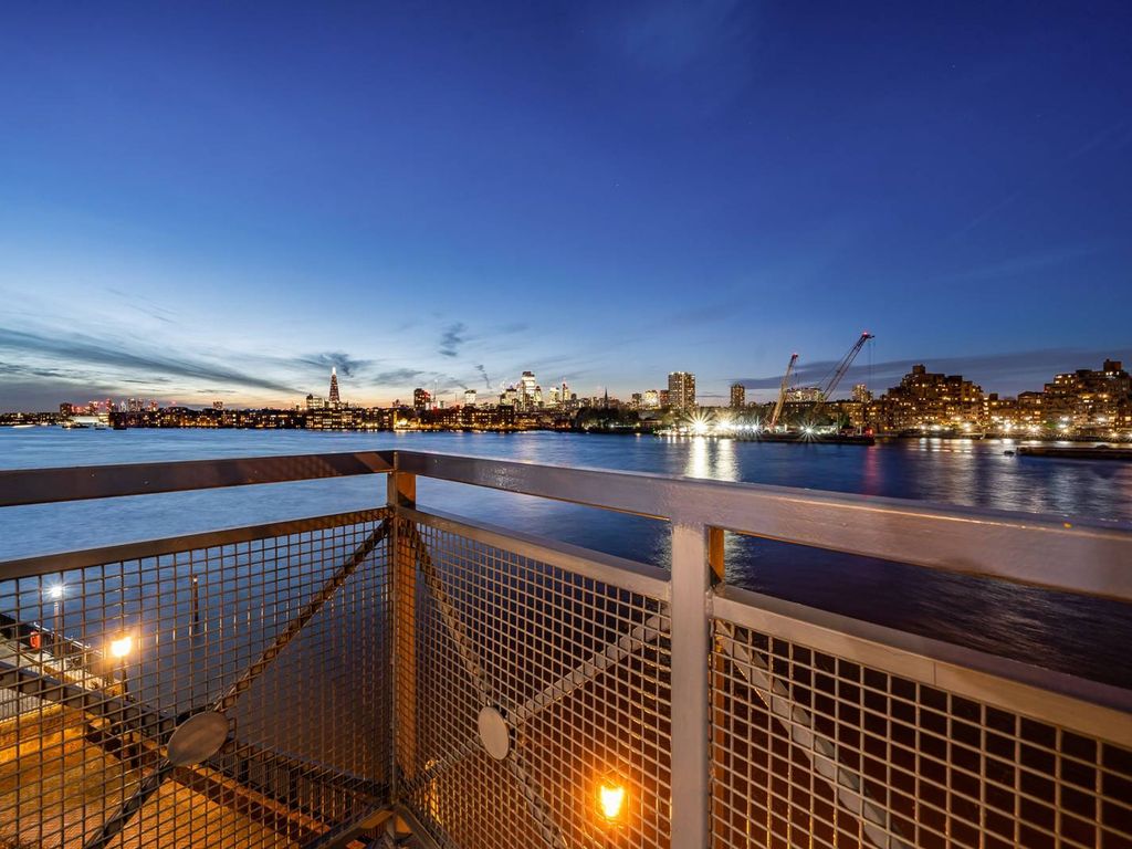 2 bed flat for sale in Blenheim Court, Canada Water, London SE16, £