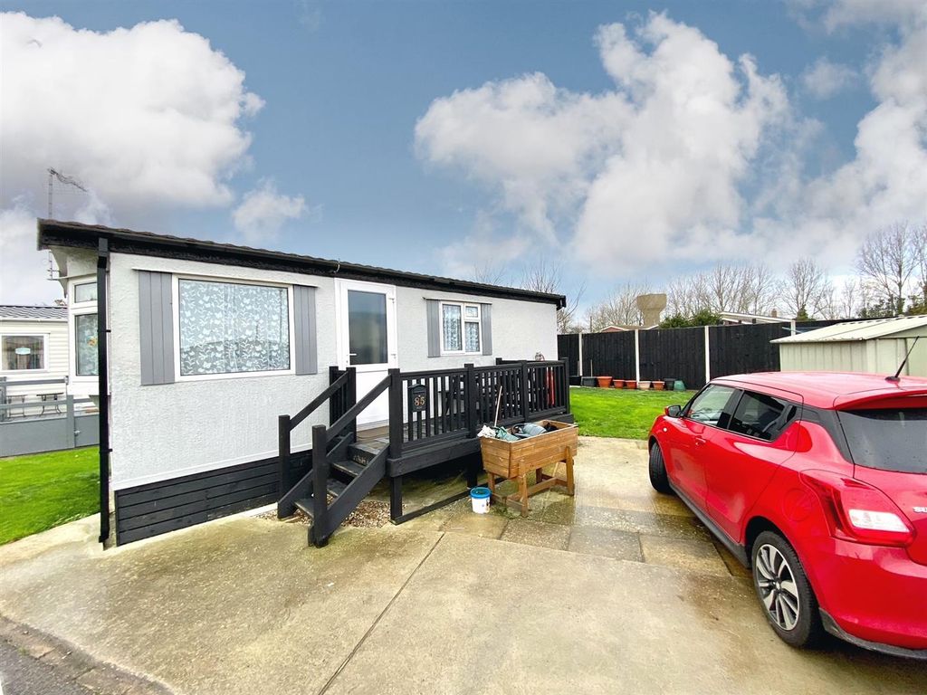 1 bed mobile/park home for sale in Arbor Lane, Pakefield, Lowestoft