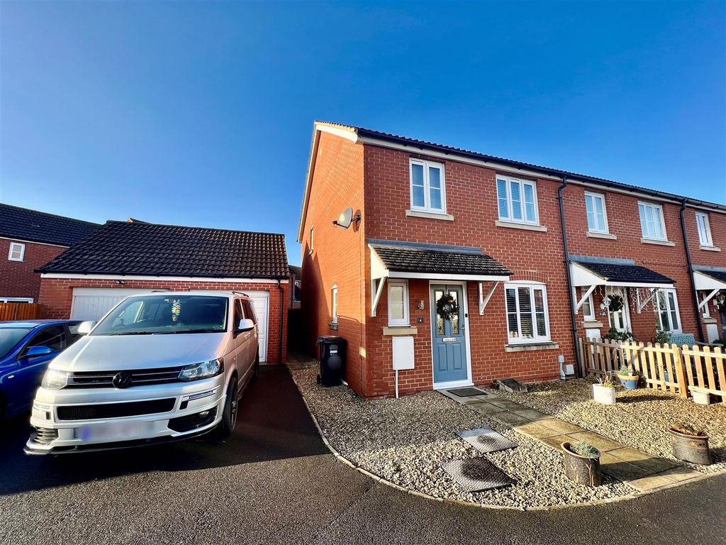 3 bed end terrace house for sale in Law Grove, West Wick, WestonSuper