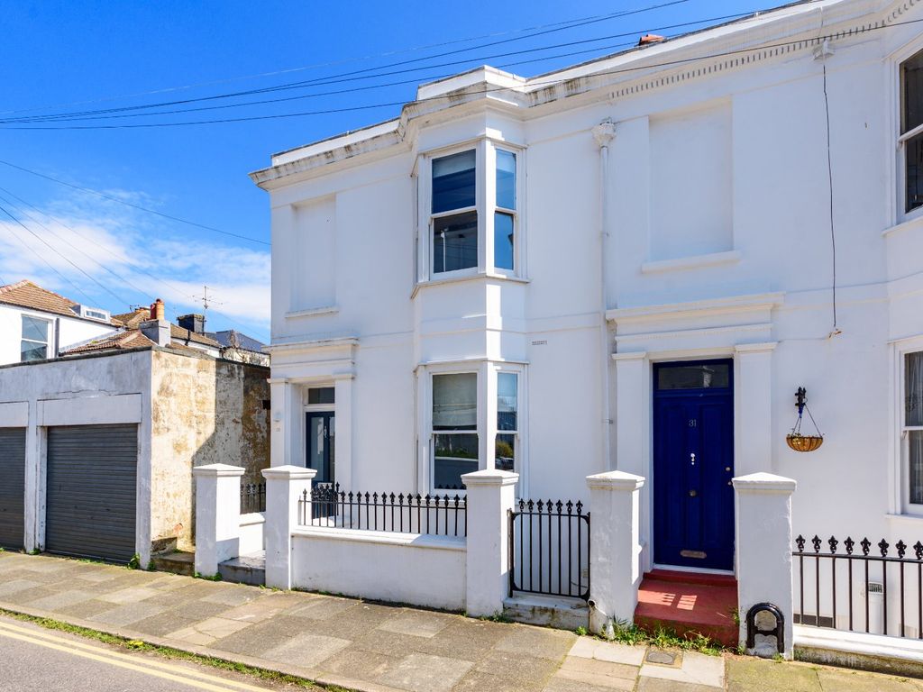 4 bed end terrace house for sale in Clifton Street, Brighton, East