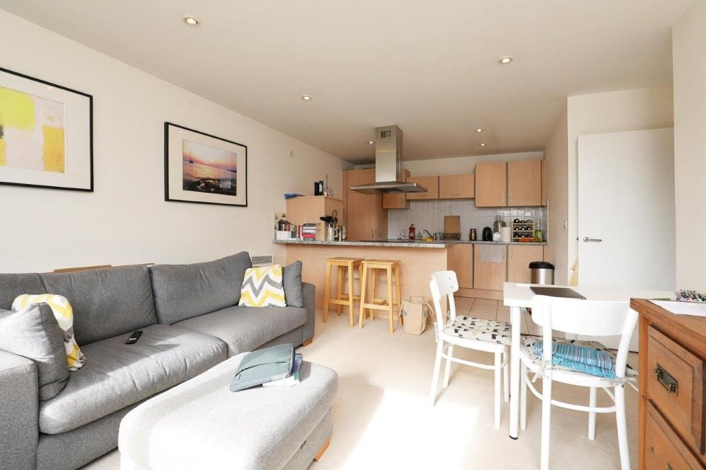 2 bed flat to rent in Ferry Court, Cardiff CF11 Zoopla