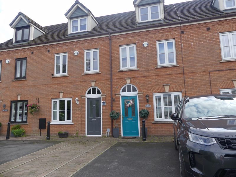 3 bed town house for sale in Twingates Close, Shaw, Oldham OL2, £