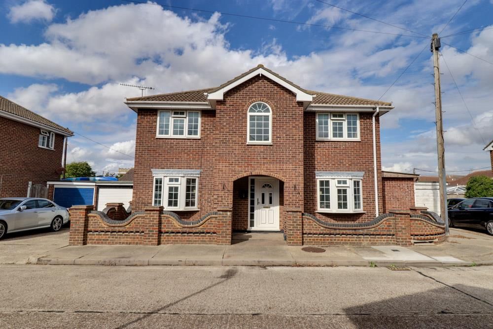 4 bed detached house for sale in Whiteways, Canvey Island SS8 Zoopla