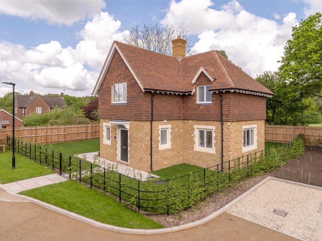 New home, 4 bed detached house for sale in Oakley Gardens, Merstham RH1