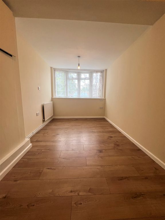 4 bed semidetached house to rent in Mill Farm Avenue, SunburyOn