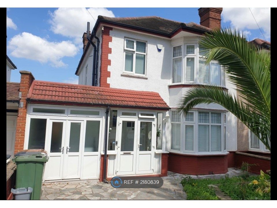 Studio to rent in Catford, Catford SE6, £1,300 pcm Zoopla