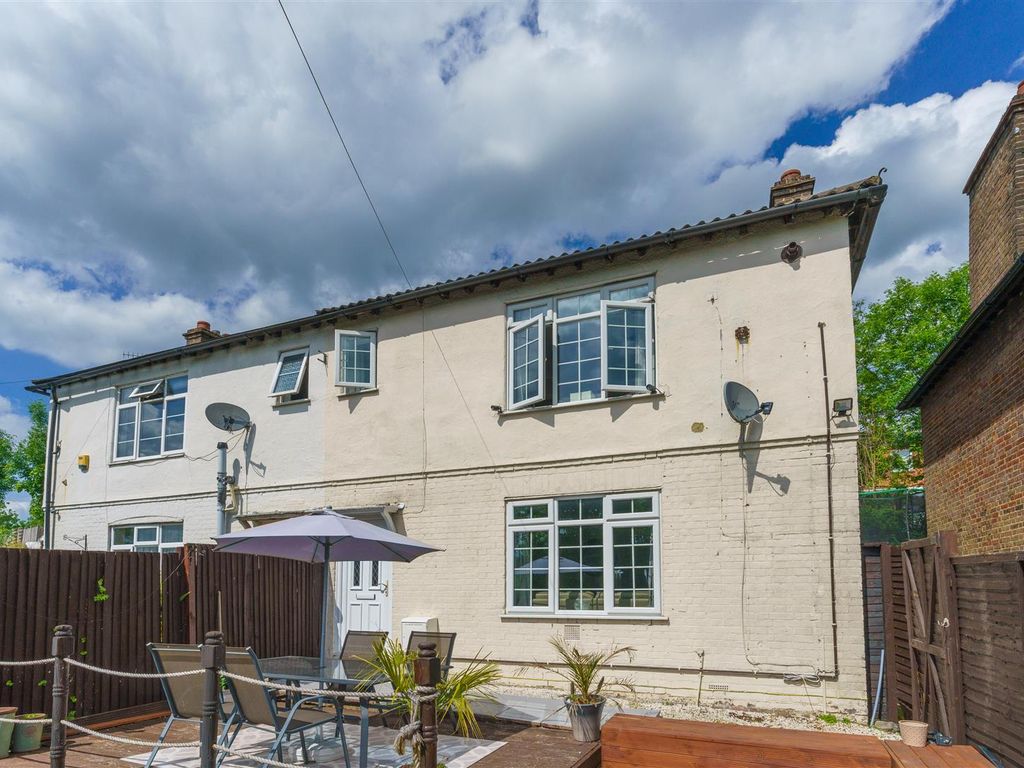3 bed semidetached house for sale in Bank Street, High HP13
