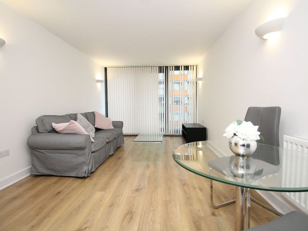 1 bed flat to rent in Proton Tower, Blackwall Way, Canary Wharf E14, £