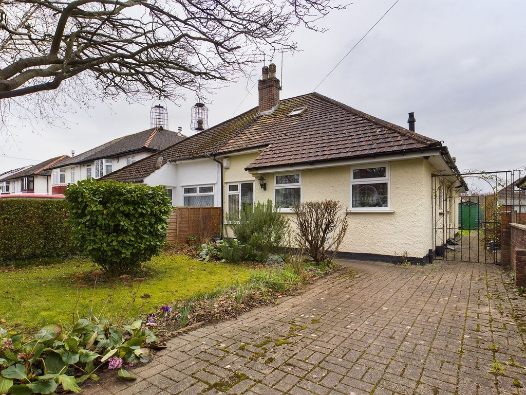 3 bed semidetached bungalow for sale in LonYDeri, Rhiwbina, Cardiff