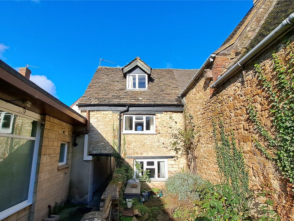 2 bed end terrace house for sale in Blandford Alley, Highworth, Swindon