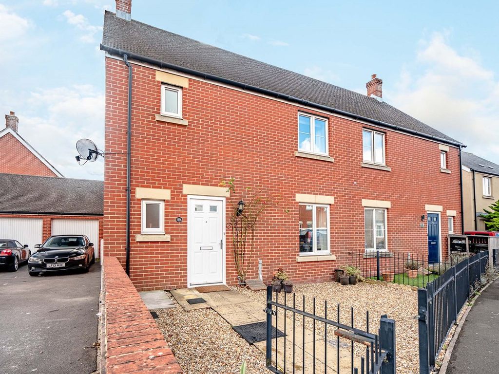 3 bed semidetached house for sale in Kent Avenue, West Wick, Weston