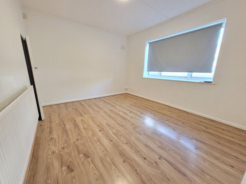 Room to rent in Fairmead Crescent, Edgware HA8 Zoopla