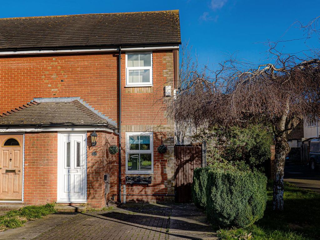 2 bed terraced house to rent in Bob Amor Close, Faversham ME13, £1,200