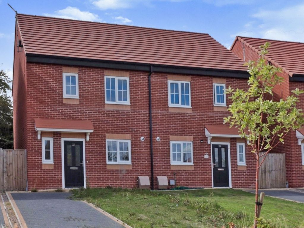 4 bed semidetached house for sale in Springer Drive, Woodlands